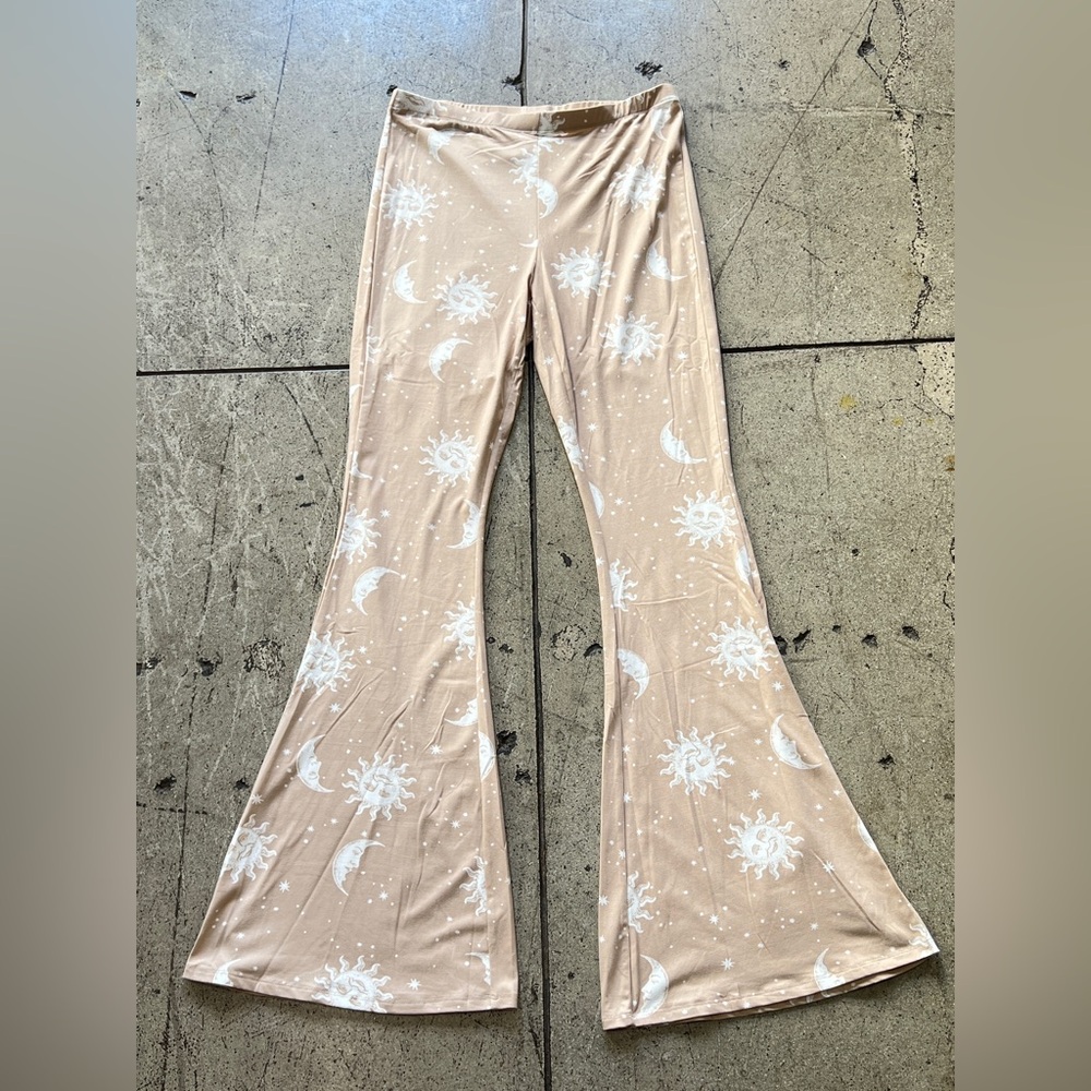 💚 2867. Moon & The Sun Print Flared Pants